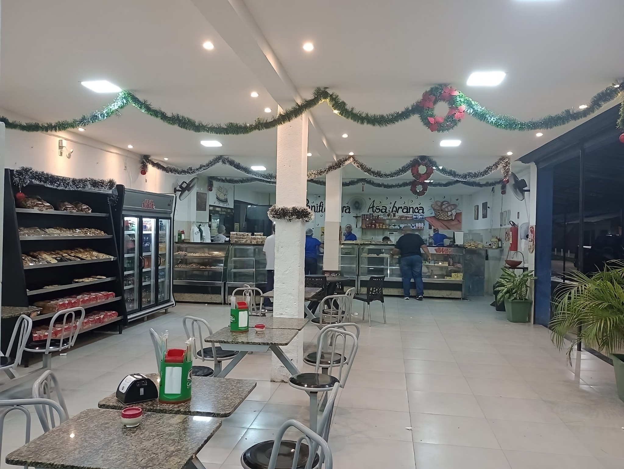 Panificadora Asa Branca - Interior da padaria